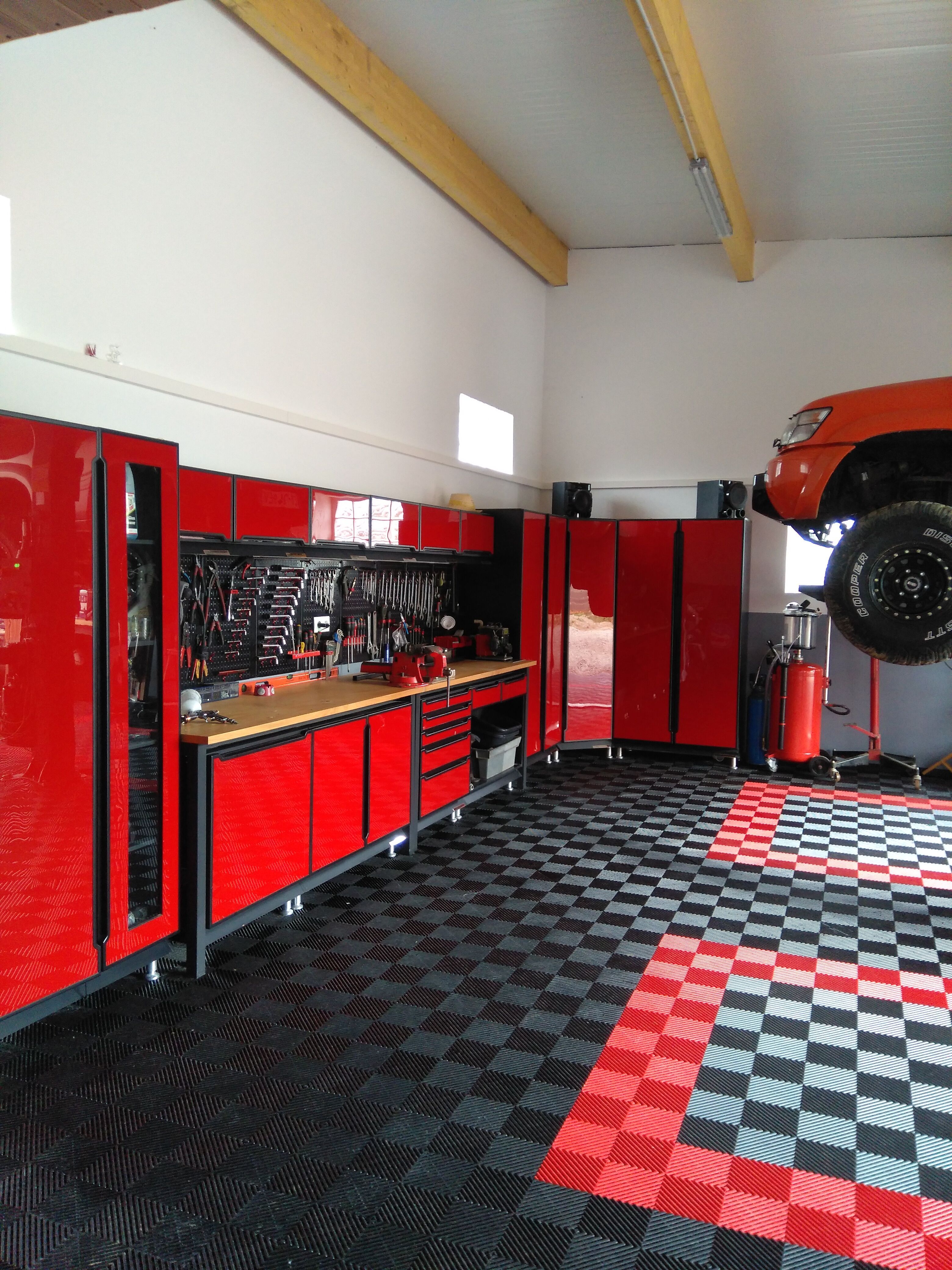 Layout, storage and customisation for garage