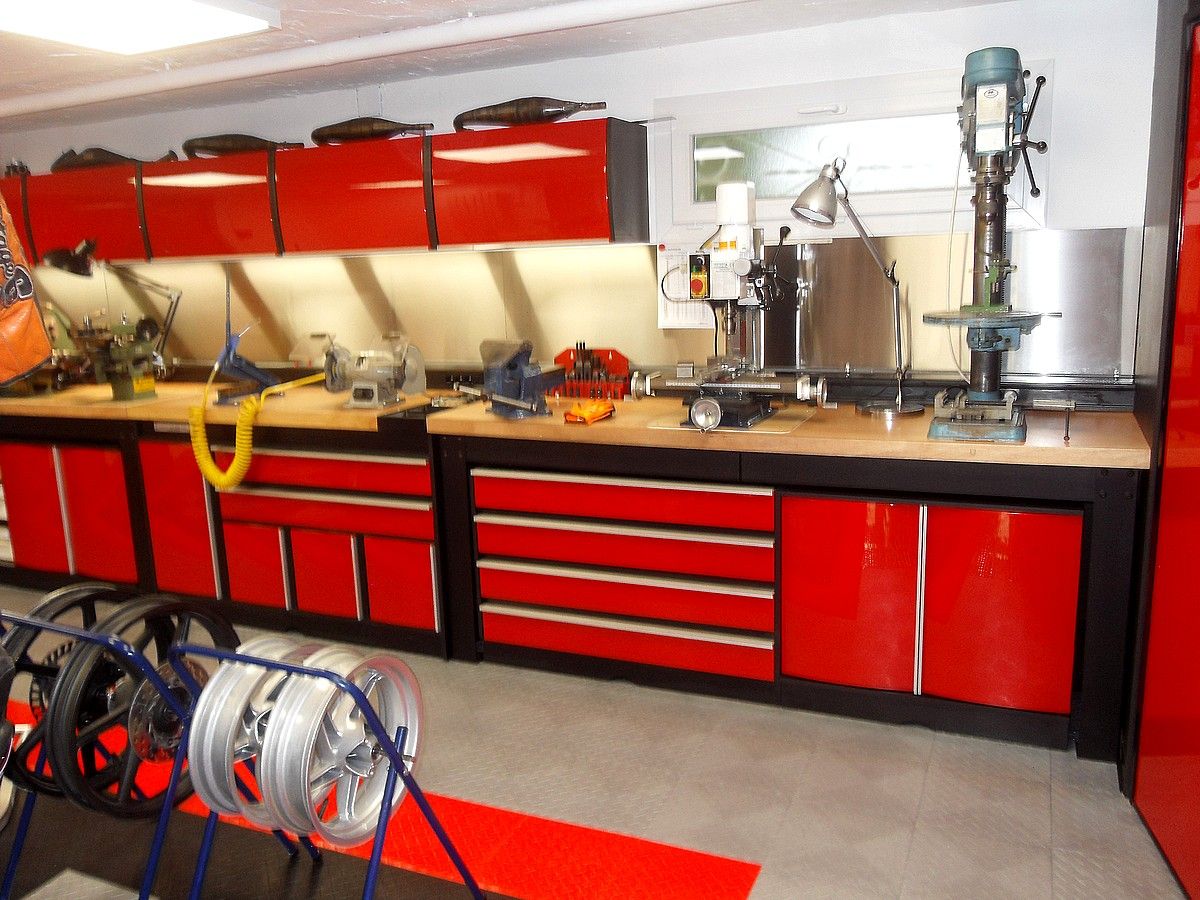 Layout, storage and customisation for garage