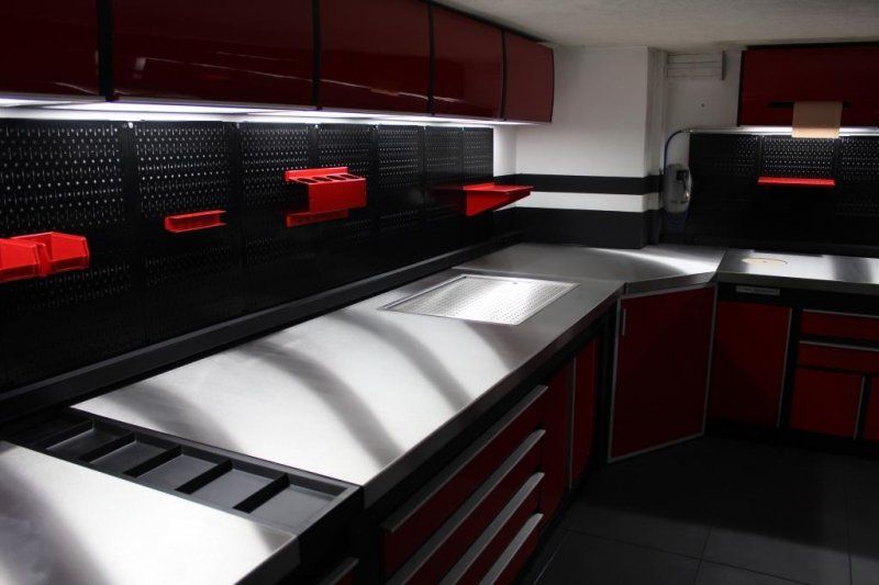 Agencement d'atelier et garage couleur rouge gamme Pro - TRM