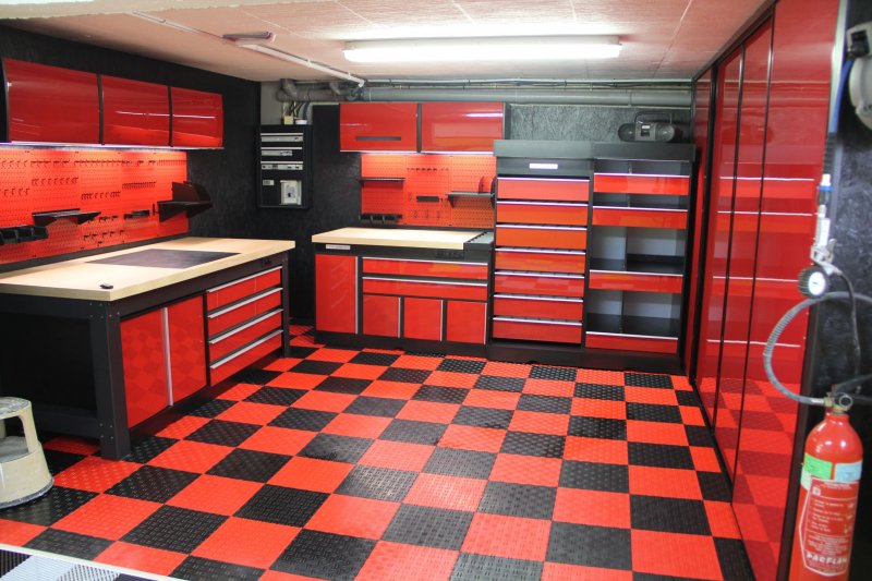 Agencement d'atelier et garage couleur rouge gamme Pro - TRM